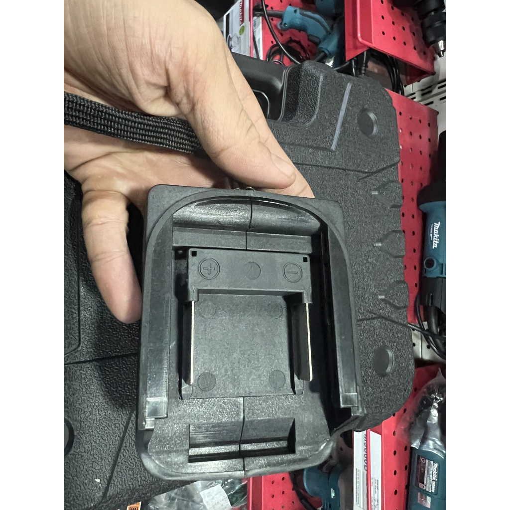 Đế sạc điện thoại tích hợp đèn chiếu sáng sử dụng chân pin Makita