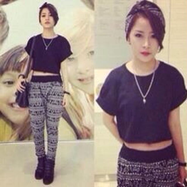 Áo thun tay ngắn croptop  cổ tròn ôm body  F016