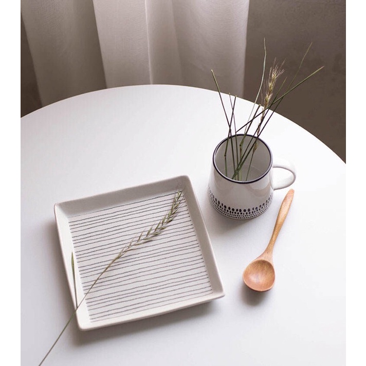 Đĩa gốm sứ hình vuông hoạ tiết kẻ vẽ tay thủ công vintage