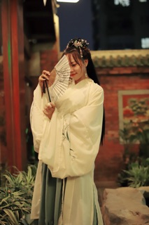 Hán phục thắt eo Đậu khấu hoa liên