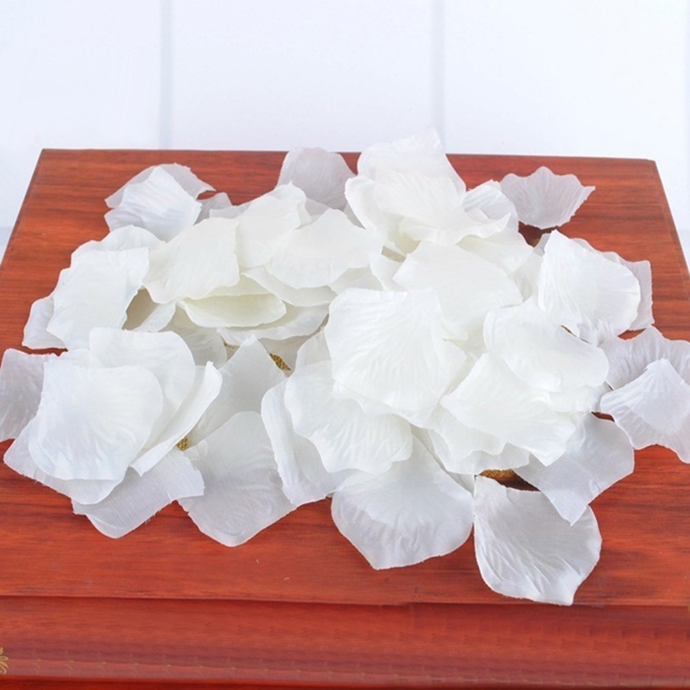 Bộ 500 cánh hoa hồng cho trang trí đám cưới