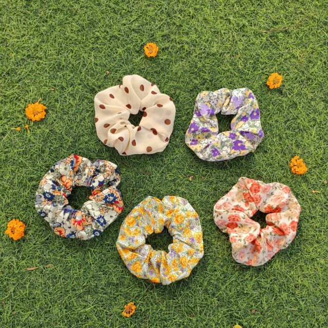 Cột tóc vải phong cách vintage siêu dễ thương - Scrunchies họa tiết hoa nhí xinh lung linh