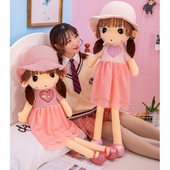 Búp Bê Cô Gái Xinh Đẹp Giầy Xanh