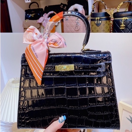 Túi tay cầm có kèm dây đeo chéo ,Túi sai 25 da rắn ( hàng đẹp có hộp )