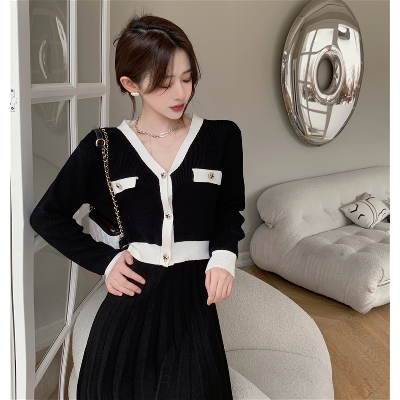QKOOLE  Áo sweater tay dài cổ chữ V phong cách Hàn dễ phối đồ cho nữ