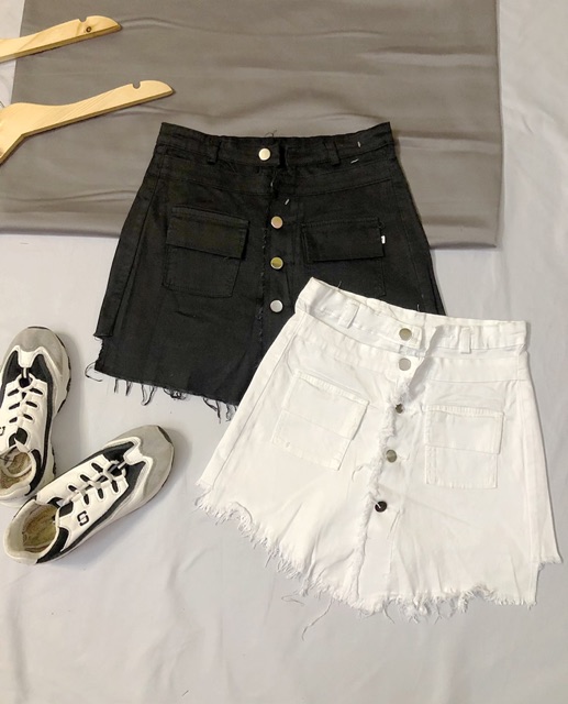 Chân váy có quần lưng cao phối nút | BigBuy360 - bigbuy360.vn