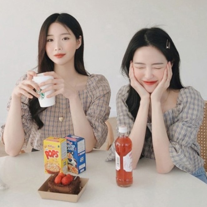 Áo kiểu phối sọc caro phong cách thời trang Hong Kong cá tính cho phái nữ