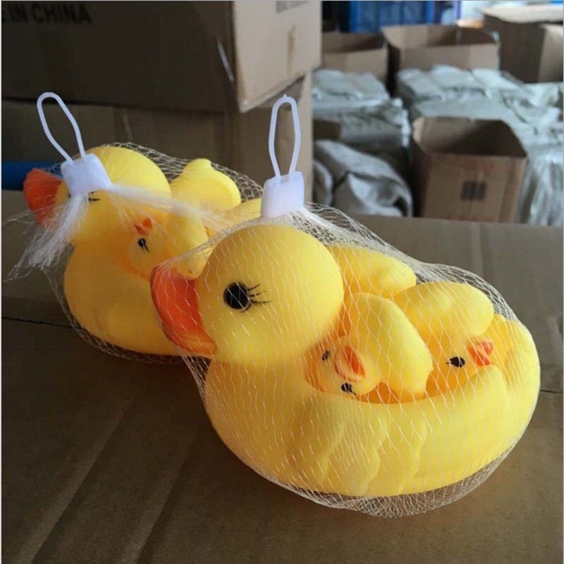 Đàn Vịt vàng thả nhà tắm có còi kêu chút chít gồm 1 mẹ 3 con - Đồ chơi nhà tắm - Vịt thả bồn tắm Smart Baby