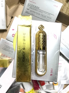 Dưỡng môi mày hoàng cung