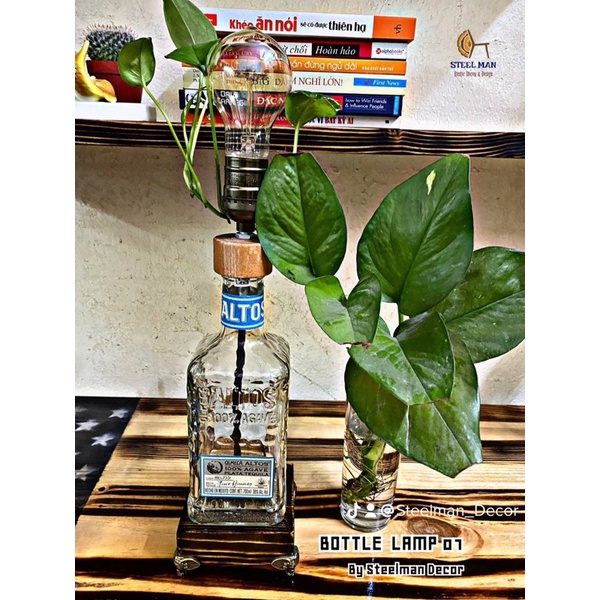 Bottle Lamp 01-Đèn bàn trang trí từ chai rượu ngoại bóng sợi đốt Edison cổ điển ánh sánh vàng