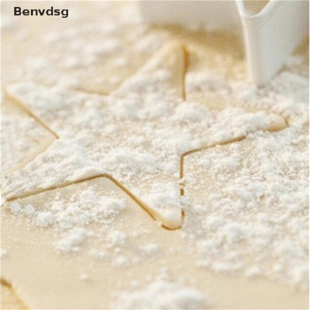 Set 1 / 12 Khuôn Cắt Tạo Hình Trang Trí Bánh Bằng Thép Không Gỉ