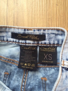 Short jean nữ Sneak Peek lưng cao