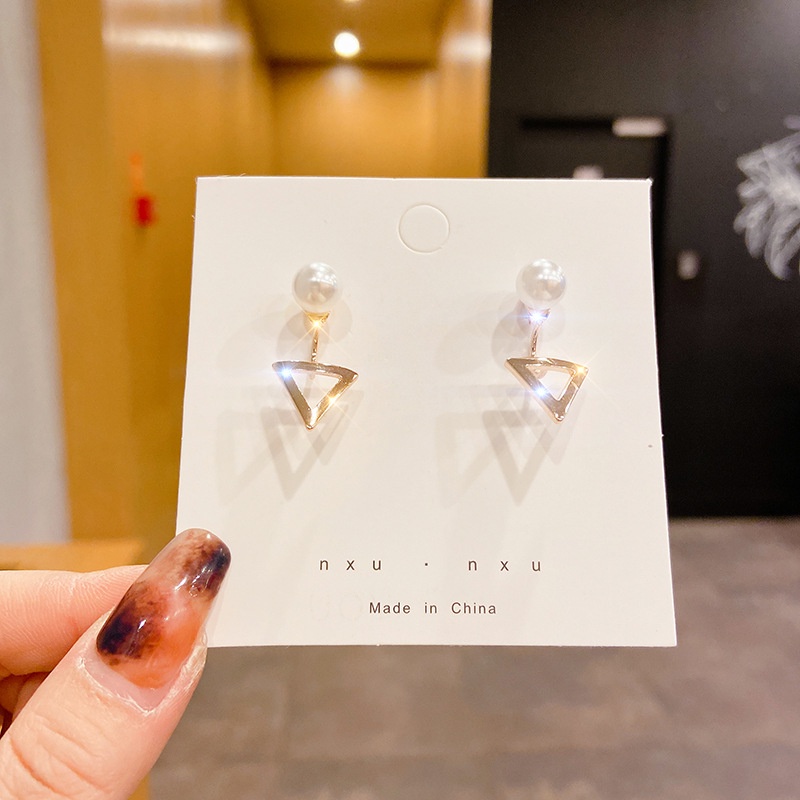 Khuyên Tai Dáng Ôm Đính Ngọc Trai Phong Cách Thời Trang Hàn Quốc Mới