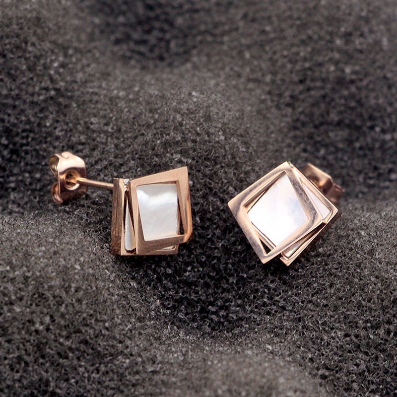 Bông tai nữ titan 2 màu - Cam kết không bay màu