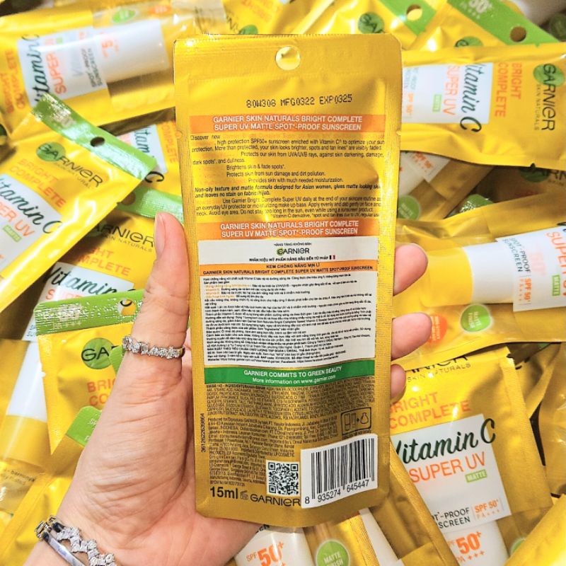 Kem chống nắng Garnier làm sáng da mịn lì 15ml