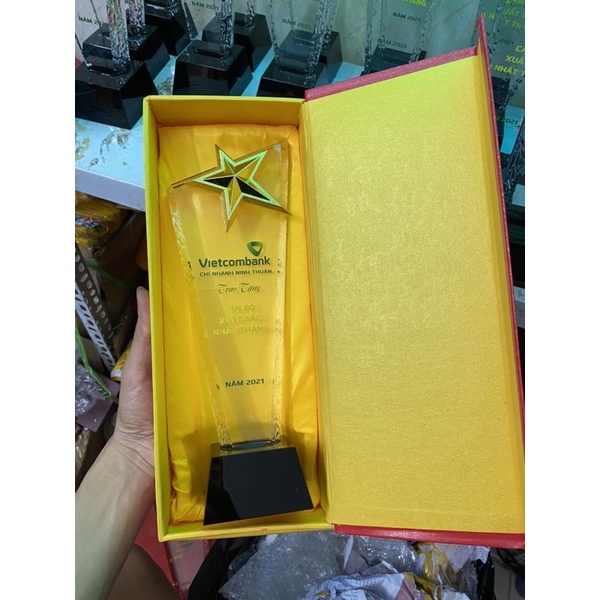 Cúp Vinh Danh Pha Lê Sao Vát