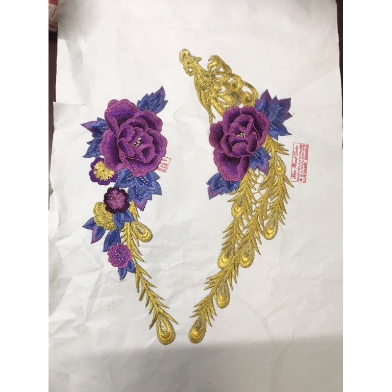 Cặp Hoa và công thêu