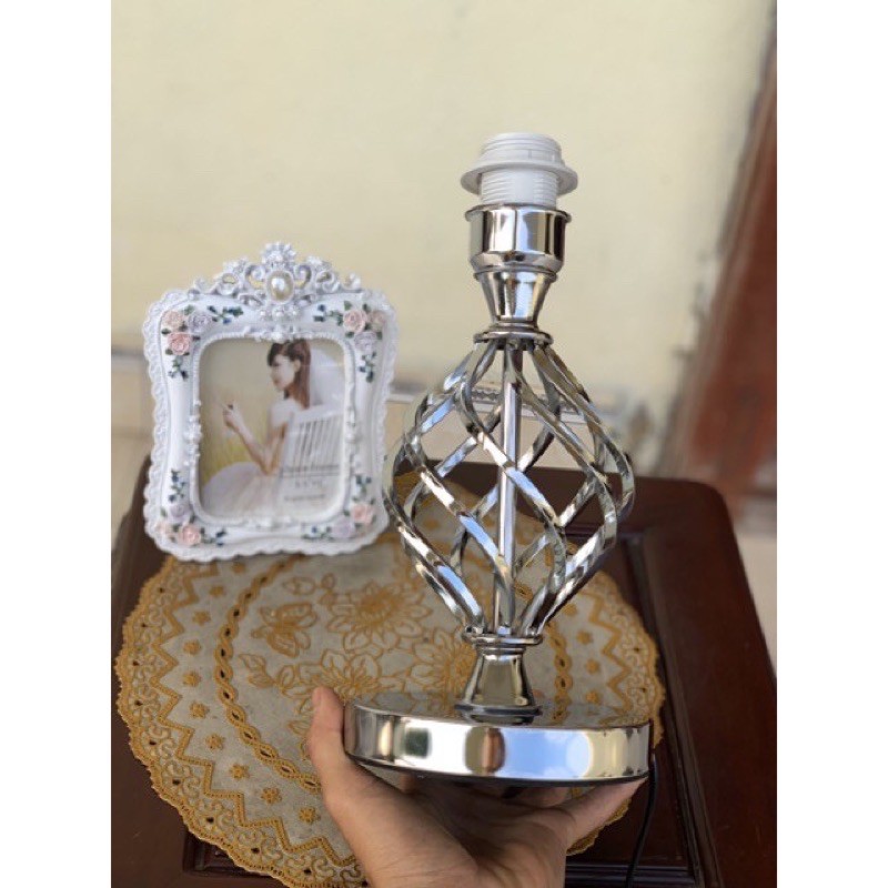 Đèn Ngủ Để Bàn Đế Kim Loại, Phong Cách Cổ Điển