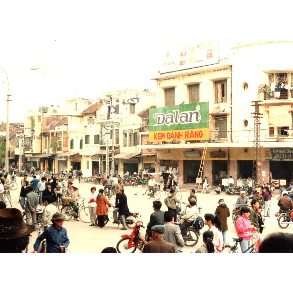 Kem đánh răng Dạ Lan 180g KM bàn chải