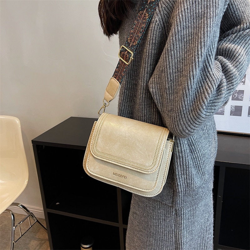 Túi Đeo Chéo Dáng Vuông Nhỏ Thiết Kế Mới Cao Cấp Thời Trang