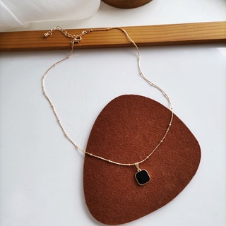 Vòng cổ thanh lịch charm đá đen