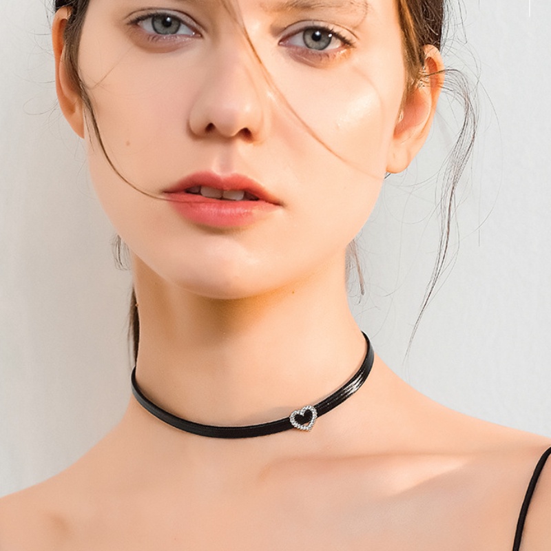 Vòng Cổ Hình Trái Tim Màu Đen Đính Đá Phong Cách Hàn Quốc Thời Trang 2022