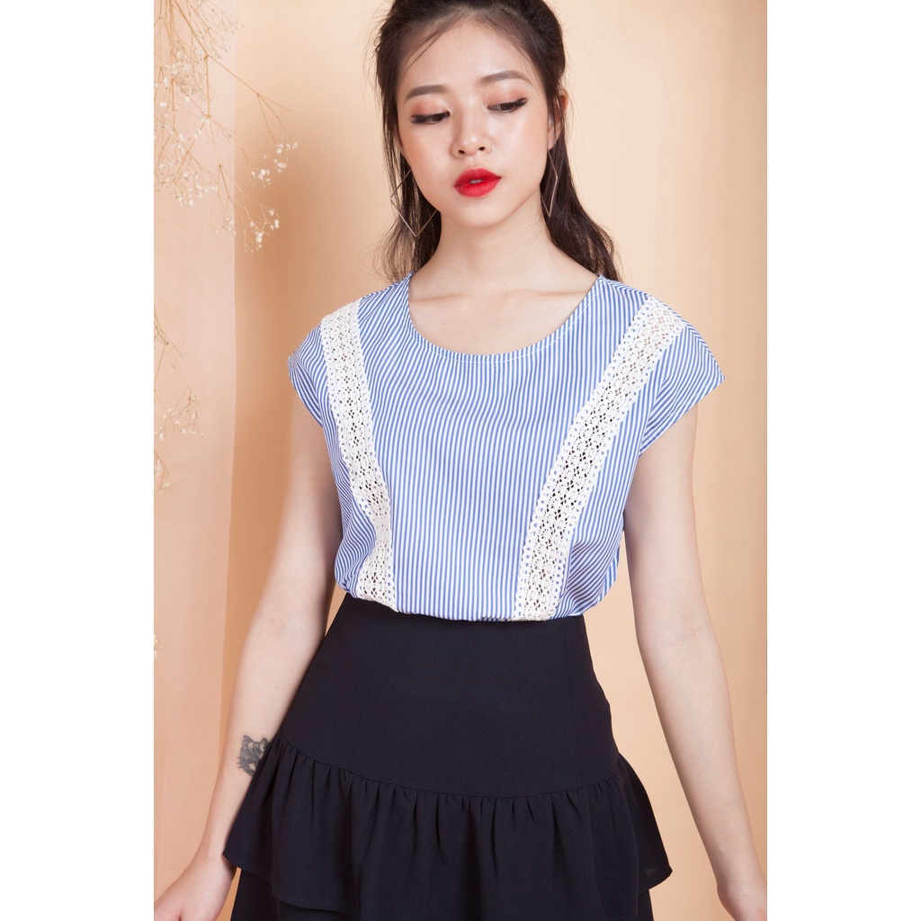 Áo kiểu nữ kẻ sọc viền ren - Áo sơ mi nữ sát nách dáng suông nhún ren hai bên SMK515