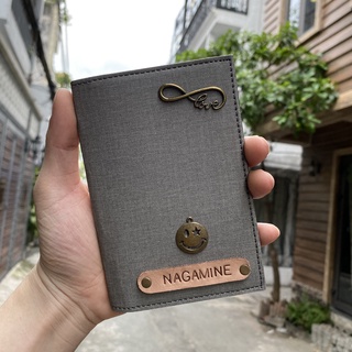 Ví da đựng passport khắc tên theo yêu cầu, gắn charm xịn xò, đựng thẻ tiền vé máy bay thoải mái