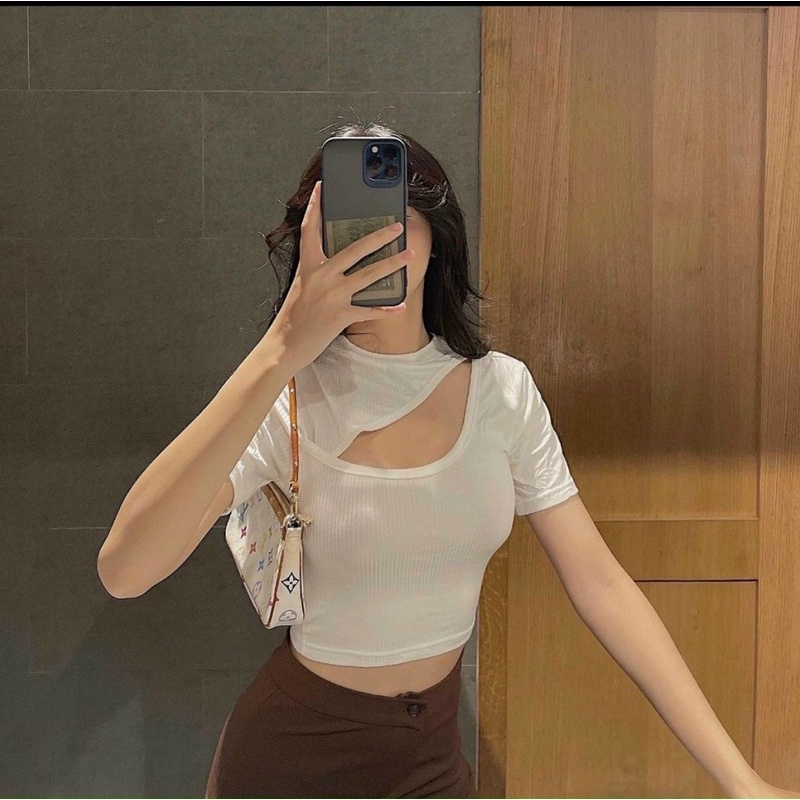 Áo croptop kiểu khoét ngực