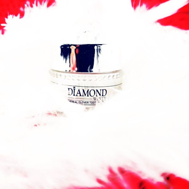 Kem Làm trắng răng Diamond White