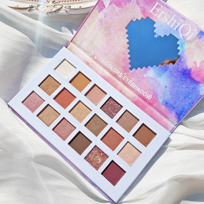 Phấn mắt trái tim 18 ô tươi tắn trẻ trung thích hợp để tặng