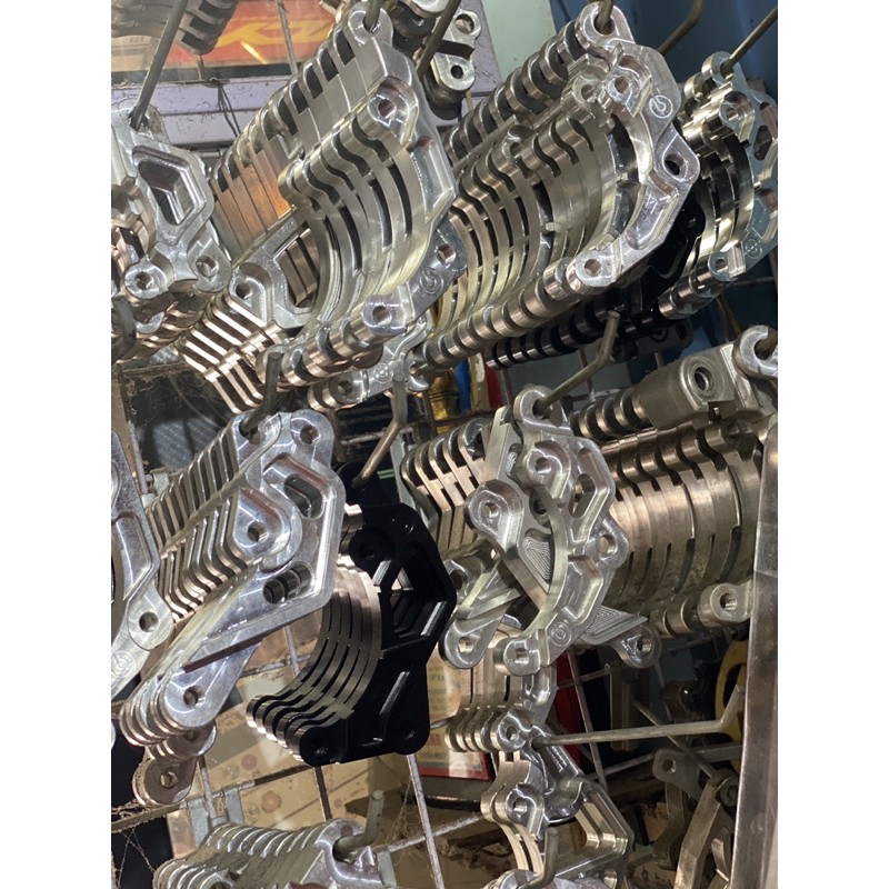 pass nhôm bass cnc heo thắng 2 piston đối xứng