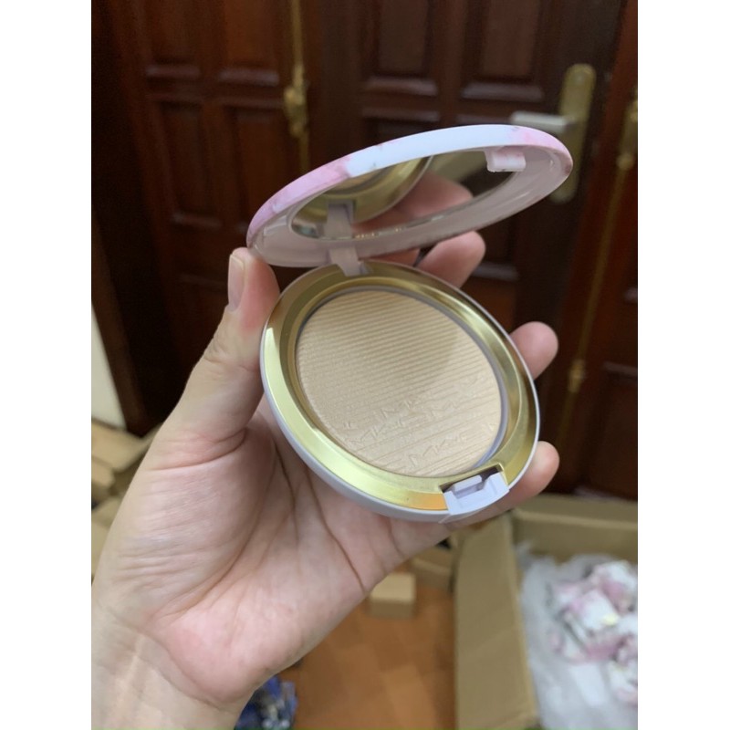 Phấn bắt sáng Mac Extra Dimension Skinfinish - tặng kèm cọ | BigBuy360 - bigbuy360.vn