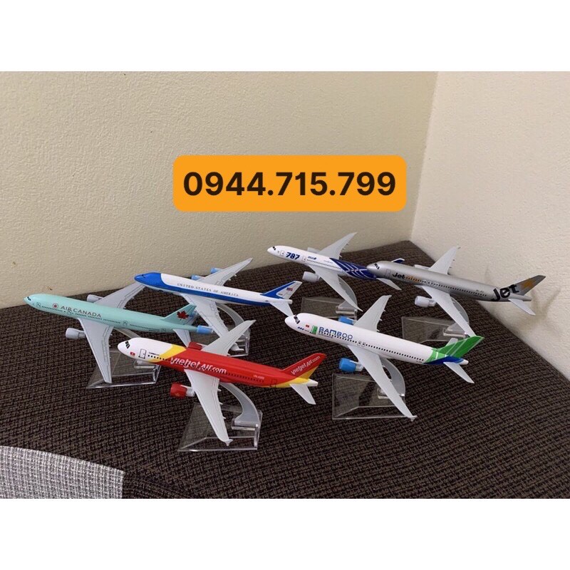 MÔ HÌNH MÁY BAY SẮT 20CM KÈM ĐẾ MICA - JETSTAR (