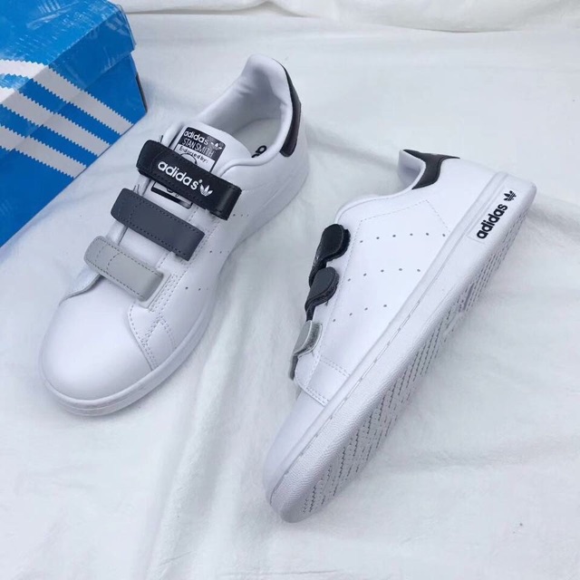 Giày thể thao adidas