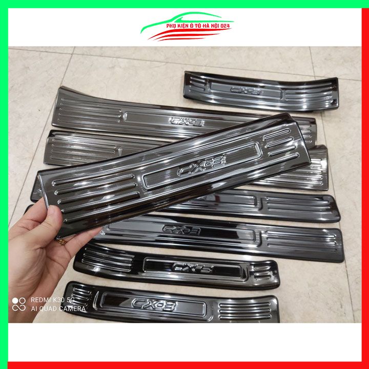 Ốp bậc cửa, nẹp bước chân trong ngoài Mazda CX3, CX-3 2021-2023 vân Titan chống trầy bảo vệ trang trí xe