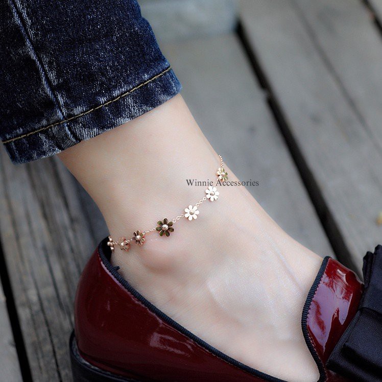 Lắc chân nữ titan daisy vàng hồng