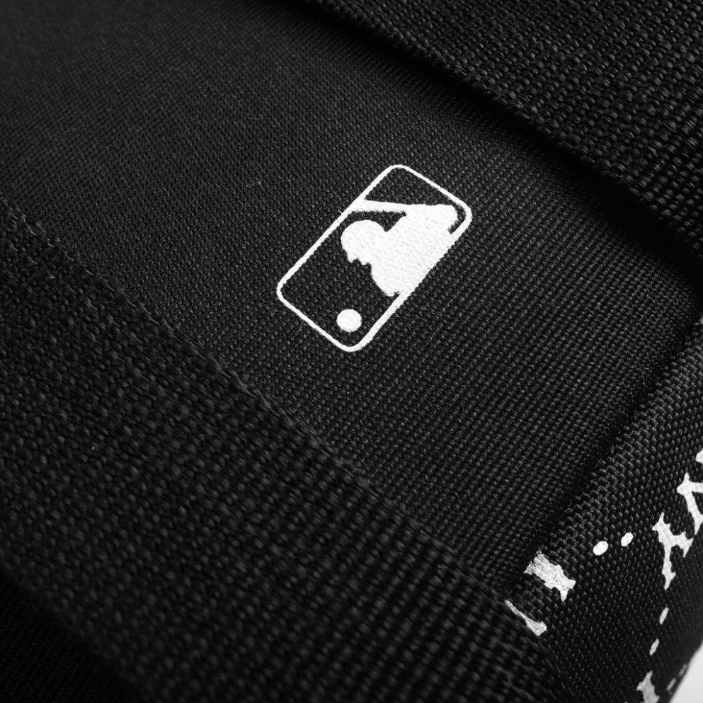 Balo MLB MONOGRAM Rainbow dung tích 14L cực gọn, thiết kế ngăn ngoài và trong tiện lợi, phối da mờ cực sang