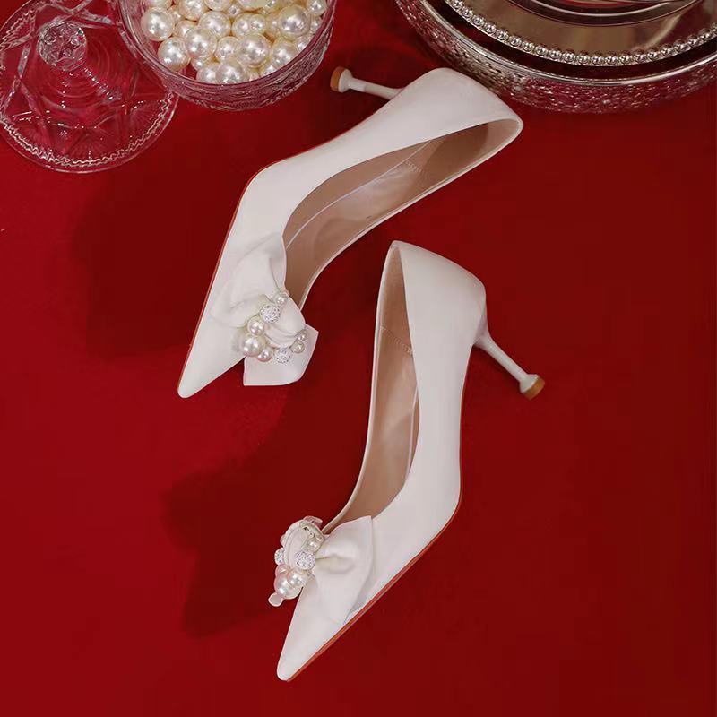 Giày Cao Gót 6.5cm Mũi Nhọn Chất Liệu Da Satin Mềm Mại Màu Trắng Thời Trang Cho Nữ