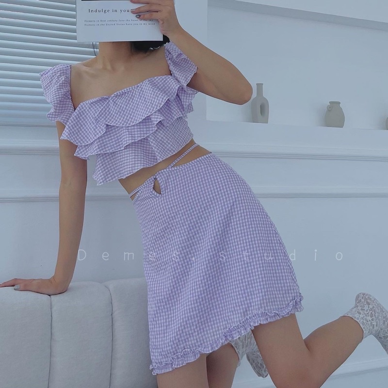 Set áo tầng crop trễ vai kèm chân váy bèo buộc dây Sunny Set