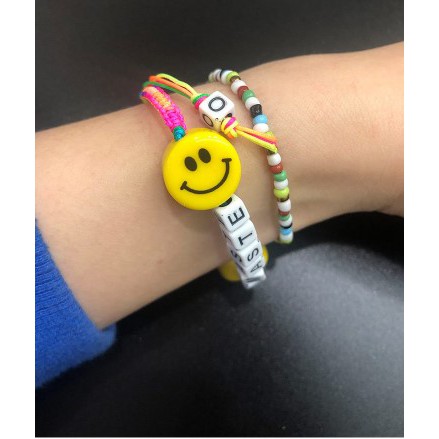 Vòng tay nhiều màu sắc may mắn