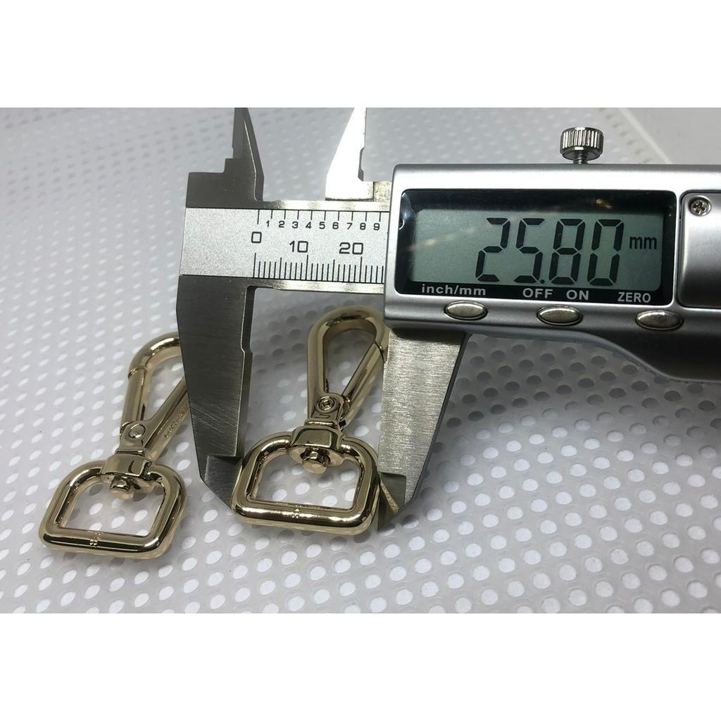 Móc cua lọt lòng 1,8cm màu vàng nhạt, cao 5cm,có chữ