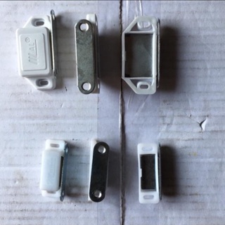 Từ hít ( dính ) nam châm to hoặc bé - giá 1c