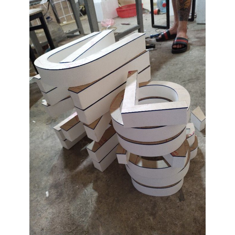 Chữ hộp mica xanh dương chân đế fomex