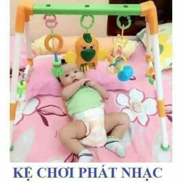 Kệ chữ A có nhạc cho bé.