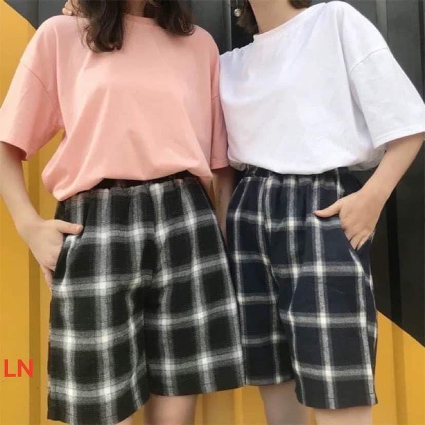 Set đồ áo phông trơn và quần đùi kẻ caro