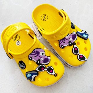 Combo dép sục bé vàng và dép ba xám