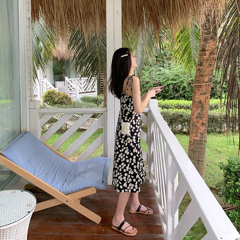 Đầm nữ tiểu thư dáng dài ngắn 2021, Váy hai dây nữ hoa nhí màu đen đi biển sang chảnh thời trang hàn quốc du lịch | BigBuy360 - bigbuy360.vn