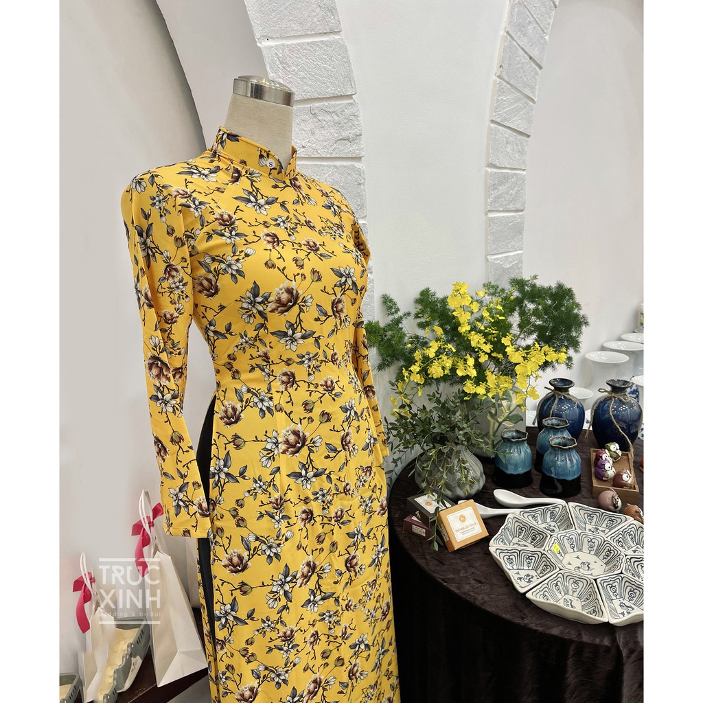Áo dài in hoa vàng xinh xắn