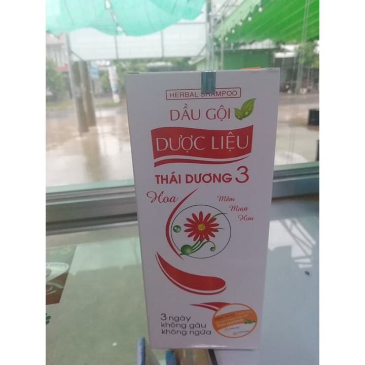 dầu gội dược liệu thái dương 3 công Dụng: Sạch gầu ngay  sau khi gội lần  đầu tiên Suôn mềm, không cần dùng thêm dầu xả.